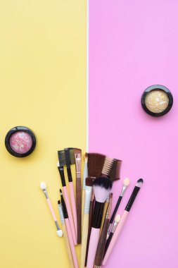 makyaj ve kozmetik ürünleri koleksiyonu düzenlendi