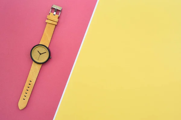 Nahaufnahme Von Gelben Armbanduhren Als Hintergrund — Stockfoto