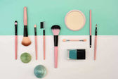 kolekce make-upu a kosmetických kosmetických kosmetických výrobků uspořádány