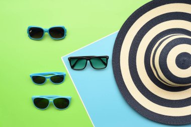 Yaz şapka ve güneş gözlüğü arka planı için