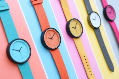 Arkaplan için çok renkli kol saati seti