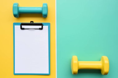 arkaplan için boş kağıt ve halter