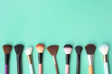 Arkaplan için makyaj fırçaları