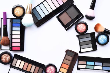 makyaj ve kozmetik ürünleri koleksiyonu düzenlendi