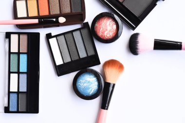 makyaj ve kozmetik ürünleri koleksiyonu düzenlendi
