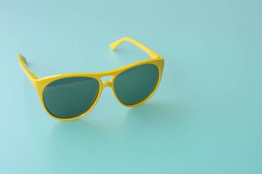 Arka plan için modern moda güneş gözlüğü