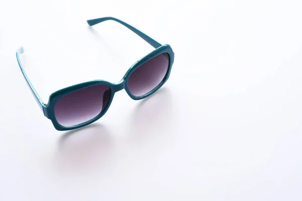 Moderne Modieuze Zonnebril Geïsoleerd Witte Achtergrond — Stockfoto
