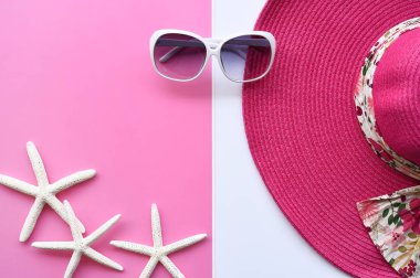 Yaz şapka ve güneş gözlüğü arka planı için