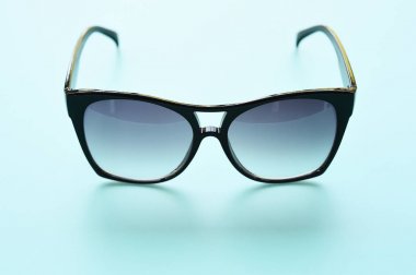 Arka plan için modern moda güneş gözlüğü