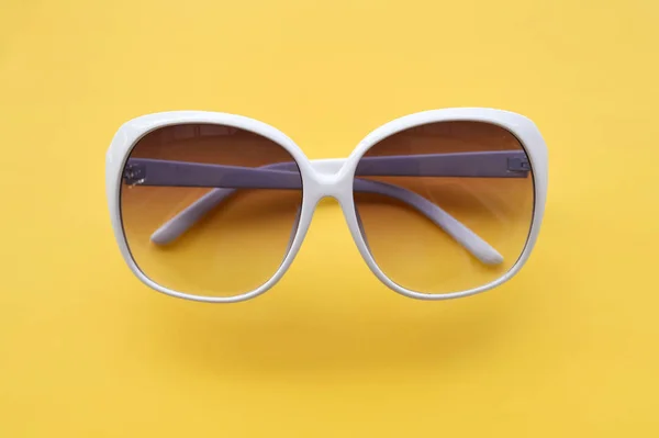 Nowoczesne Modne Okulary Przeciwsłoneczne Dla Tła — Zdjęcie stockowe