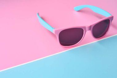 Arka plan için modern moda güneş gözlüğü