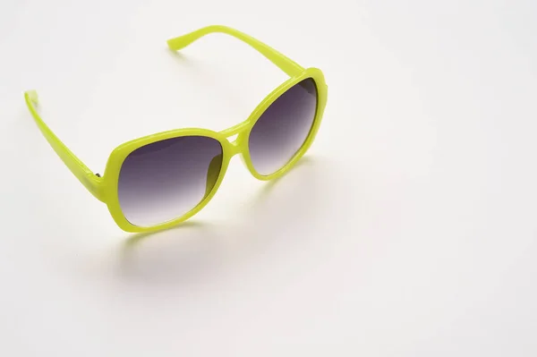 Moderní Módní Sluneční Brýle Izolované Bílém Pozadí — Stock fotografie