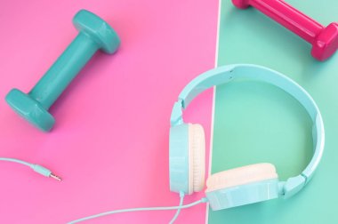 arka plan için kulaklık halterle, yakın çekim