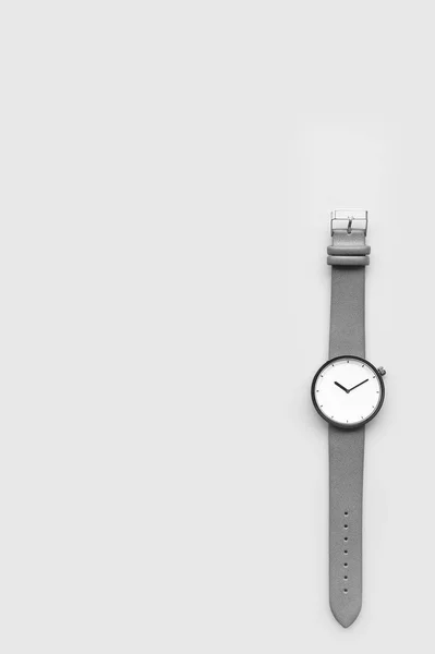Nahaufnahme Von Grauen Armbanduhren Isoliert Auf Weißem Hintergrund — Stockfoto