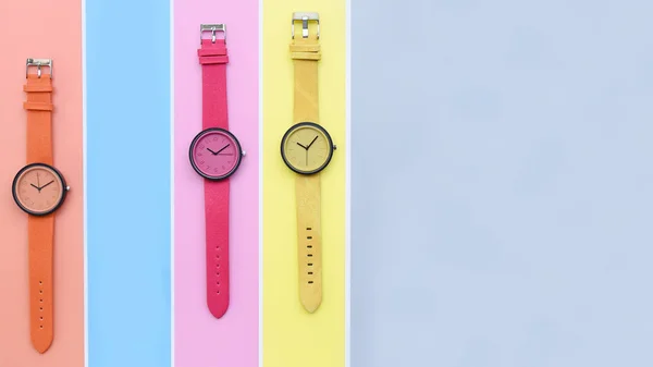 Set Med Flerfärgade Armbandsur Färgglada Bakgrund — Stockfoto