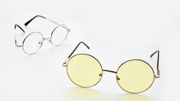Moderna Fashionabla Solglasögon Isolerad Vit Bakgrund — Stockfoto