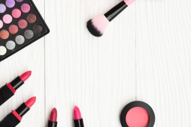 makyaj ve kozmetik ürünleri koleksiyonu düzenlendi                                   