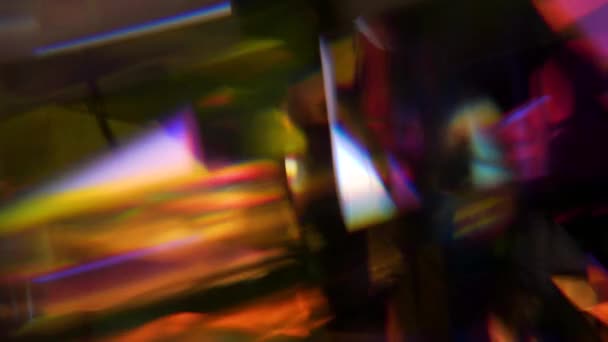 Prismi rettangolo di vetro colorato rotante — Video Stock