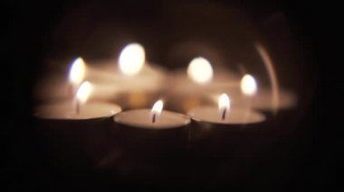 Aşırı yakın dönen mumlar