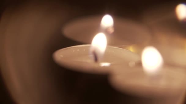 Вращающийся фон свечи — стоковое видео