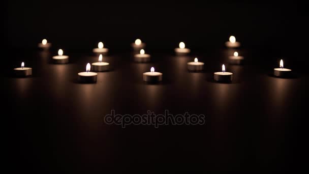 Righe di candele sul nero — Video Stock