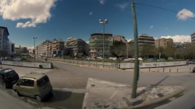 Atina ticaret bölgesinin. Şehir Merkezi Atina insanlar, sanat, kültür, müzik, iş ve grafiti ile yaşıyordu. Sony A7sii Atina Yunanistan üzerinde 8 mm balıkgözü lens ile filme.