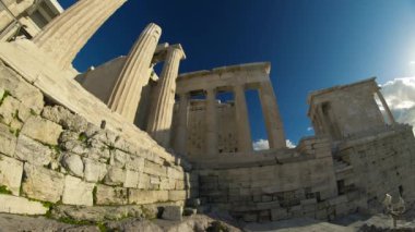 Akropolis, harabeler. Akropolis ile arkeolojik yapılar da dahil olmak üzere dünyanın en önemli Antik eserlerin biridir: Acropolis, Erechtheion, Parthenon, Propylaea ve daha fazlası. 
