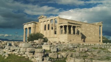 Athena Erechtheion Tapınağı. Akropolis ile arkeolojik yapılar da dahil olmak üzere dünyanın en önemli Antik eserlerin biridir: Acropolis, Erechtheion, Parthenon, Propylaea ve daha fazlası. 