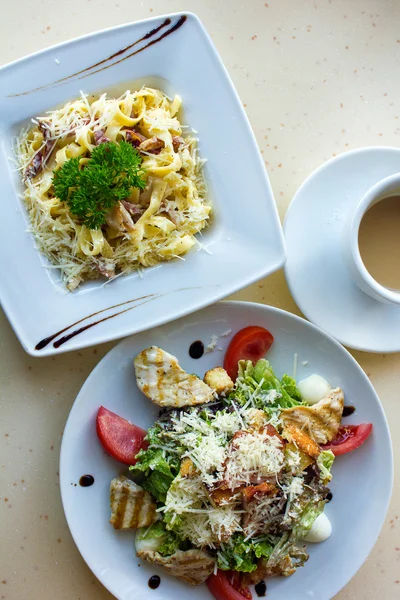 Cesar con carbonara y café — Foto de Stock