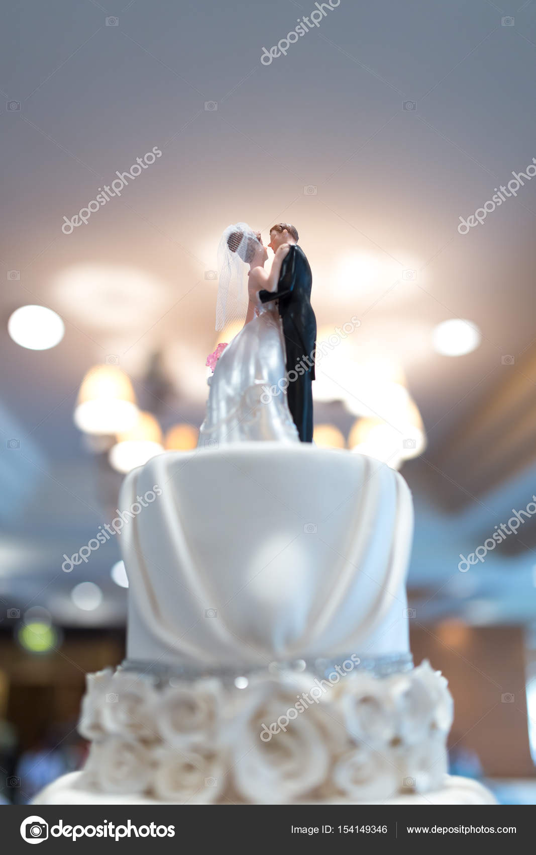 miniature wedding couple doll