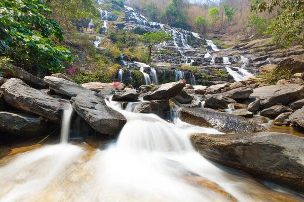 Mae Ya waterval is een prachtige waterval in Chiang Mai, Thailand. — Stockfoto