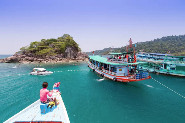 Turistlerin çoğu zevk sualtı dalış.