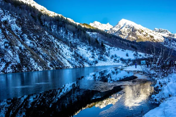 Der schöne See in den Bergen — Stockfoto