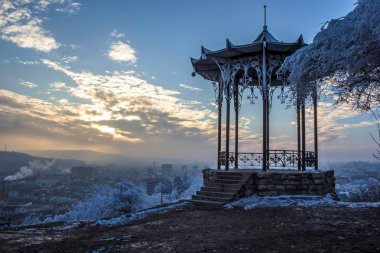 Çin arbor, akşam peyzaj