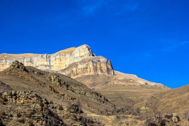 Dağ manzarası, kayalar