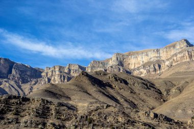 Dağ manzarası, kayalar