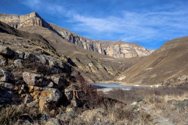 Dağ manzarası, kayalar
