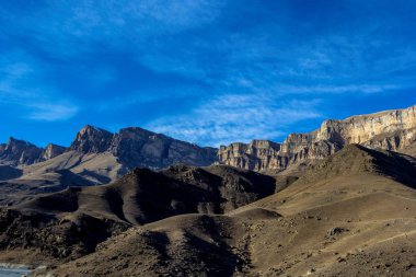 Dağ manzarası, kayalar