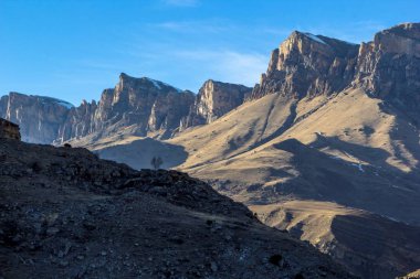 Dağ manzarası, kayalar