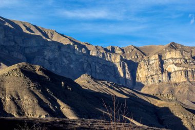 Dağ manzarası, kayalar
