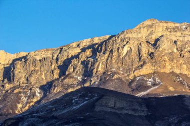 Dağ manzarası, kayalar