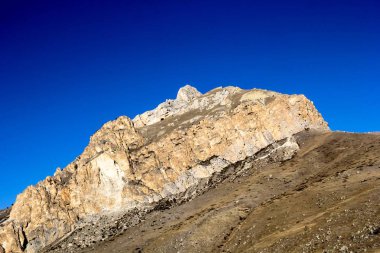 Dağ manzarası, kayalar