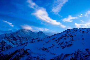 Kış manzarası, kar dağlar
