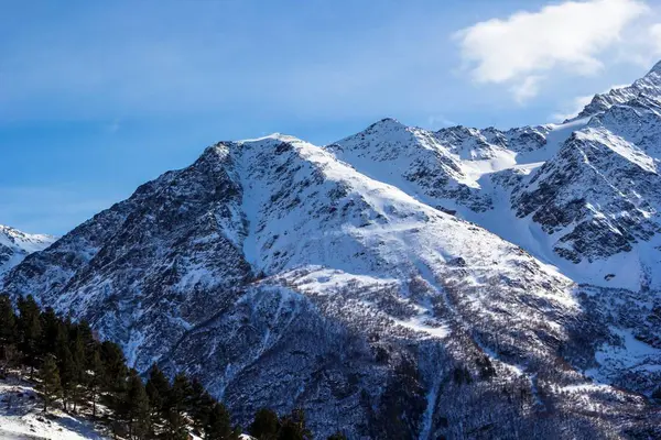 冬季景观雪山 — 图库照片