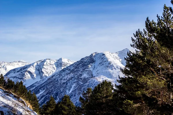 Zimní krajina, hory sněhu — Stock fotografie