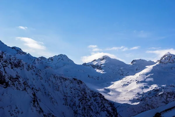 冬季景观雪山 — 图库照片