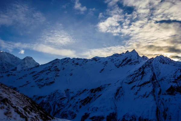 冬季景观雪山 — 图库照片