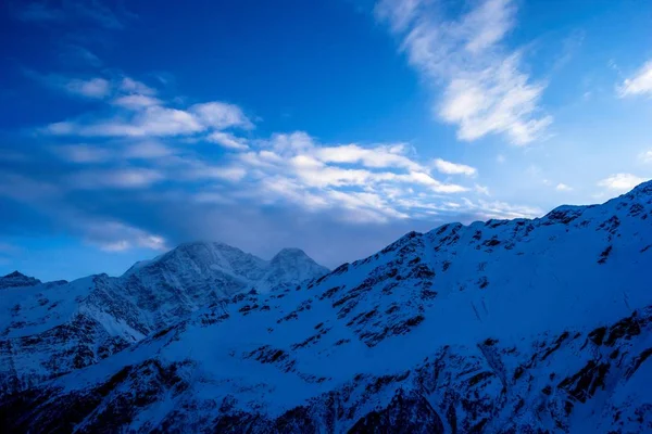 冬季景观雪山 — 图库照片