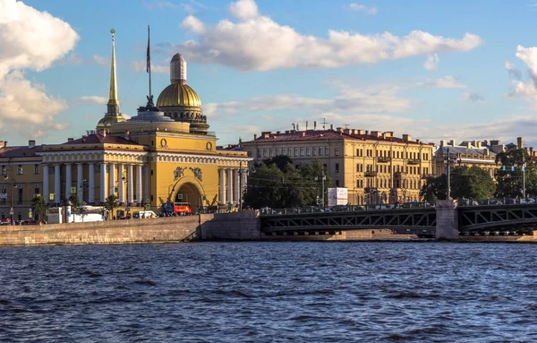 Río Neva, San Petersburgo — Foto de Stock