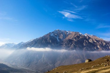 Dağ manzarası, güzel bulutlar
